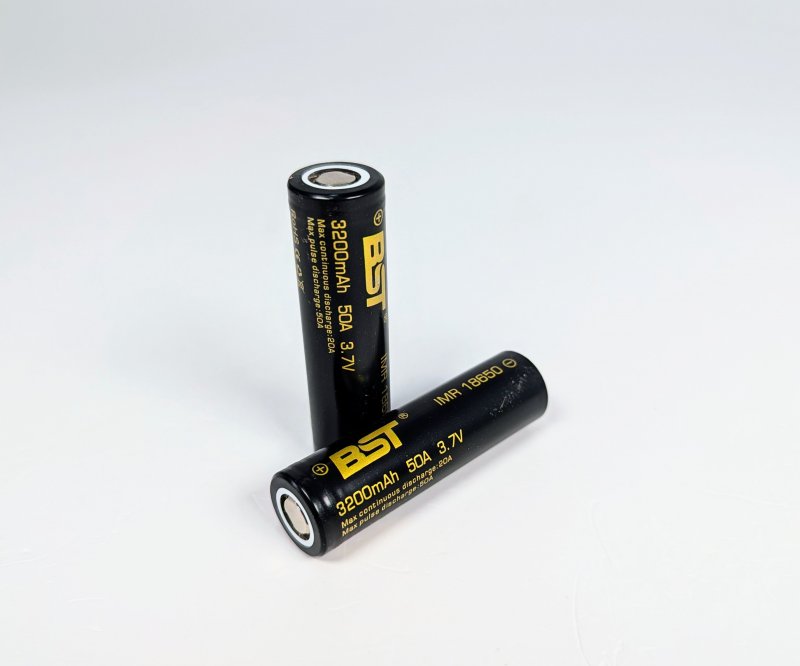 Литиевый аккумулятор (18650) 3.7V 3200mAh BST 50A